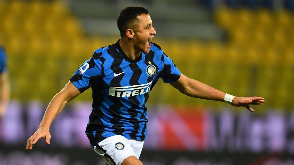 PARMA, ITALY - MARCH 04: Alexis Sanchez of FC Internazionale celebrates after scoring the opening goal during the Serie A match between Parma Calcio and FC Internazionale at Stadio Ennio Tardini on March 04, 2021 in Parma, Italy. (Photo by Claudio Villa - Inter/Inter via Getty Images)