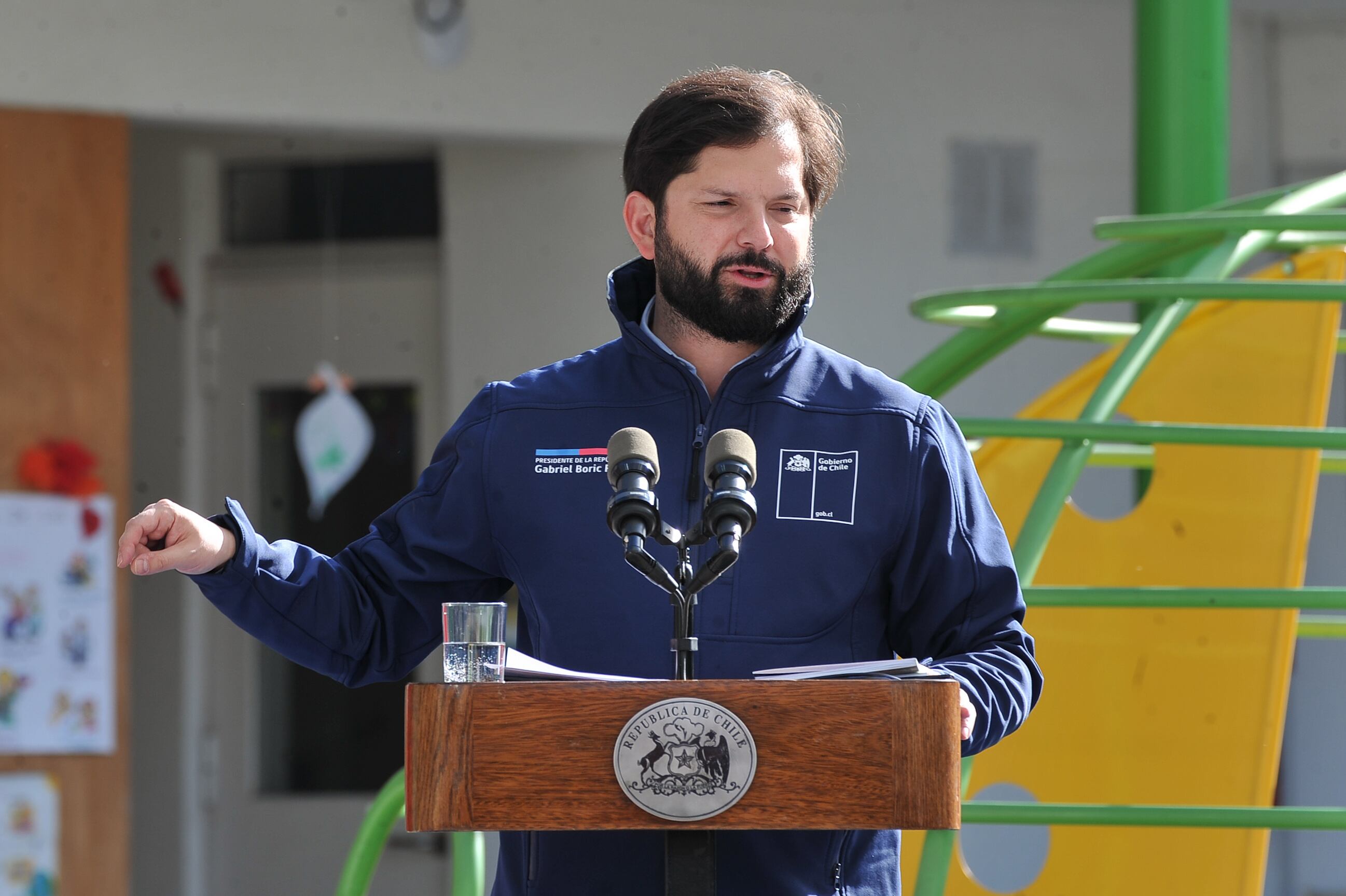 15 DE OCTUBRE DEL 2024 / SANTIAGO El Presidente de la República, Gabriel Boric Font, junto al ministro de Educación, Nicolás Cataldo; y otras autoridades, visita las instalaciones del Jardín Infantil “Renacer” en Quinta Normal en el marco de la conmemoración de los 160 años de la educación parvularia en Chile.
FOTO: VICTOR HUENANTE / AGENCIAUNO