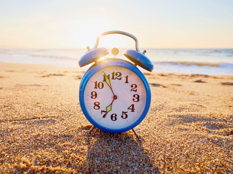 Se acerca el cambio de hora 2026 en Chile: esta es la fecha oficial en que comenzará a regir el horario de verano