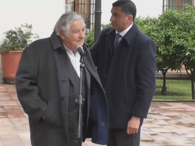 Expresidente de Uruguay, José Mujica al llegar a La Moneda