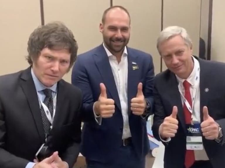 «¡Latinoamérica está en peligro! ¡Viva la libertad!»: José Antonio Kast comparte foto con Javier Milei e hijo de Bolsonaro