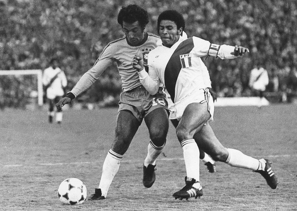 Chumpitaz en un partido Perú-Brasil