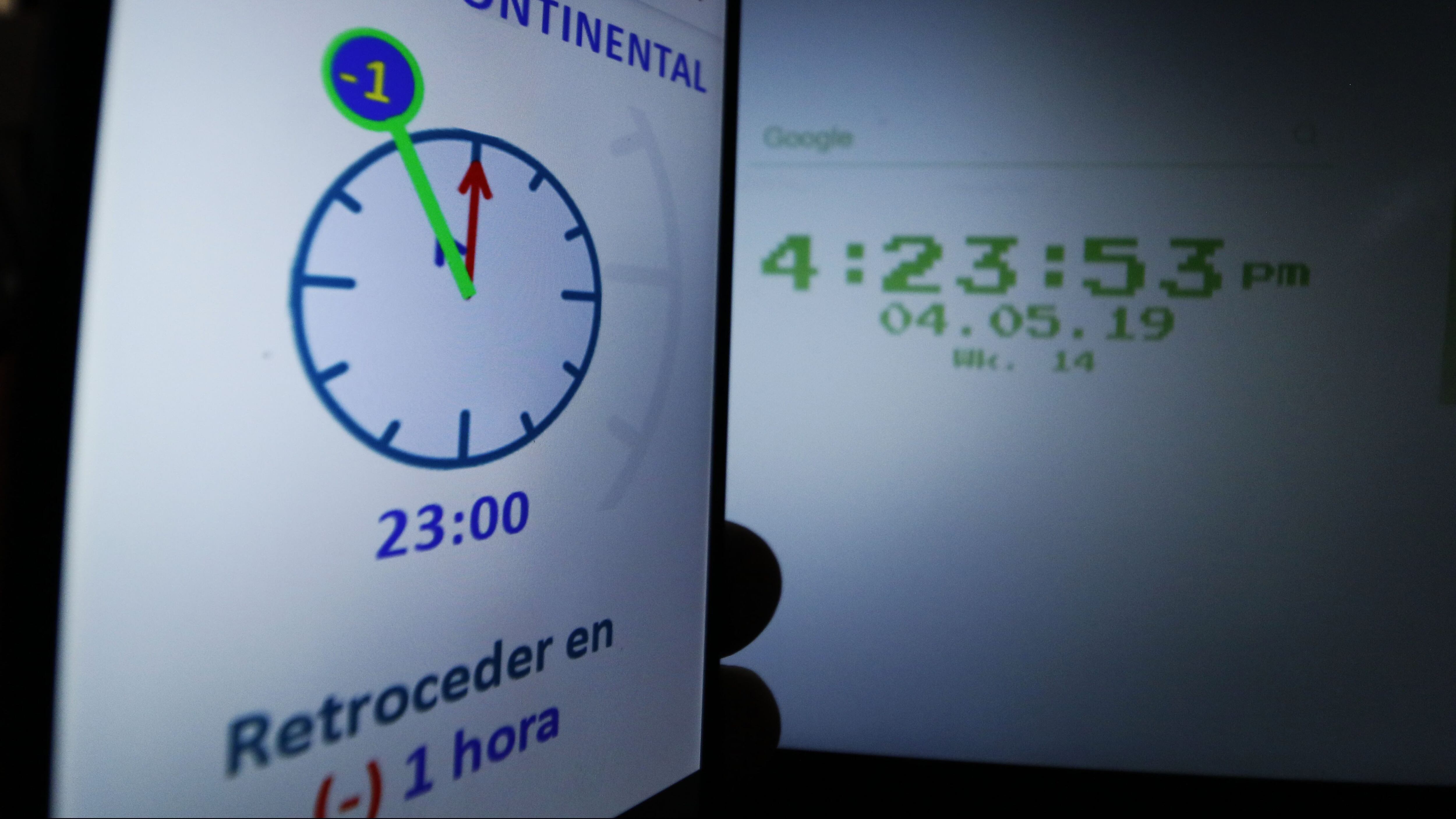 06 DE ABRIL DE 2019/VALPARAISOTematicas de Cambio de Hora.
Esta noche, se produce el cambio de hora en todo el territorio nacional (a excepcion de la región de Magallanes y la Antartica Chilena). Cuando sean las 12 de la noche, el reloj deberá retroceder una hora, dando inicio al horario de invierno.
FOTO: LEONARDO RUBILAR CHANDIA/AGENCIAUNO