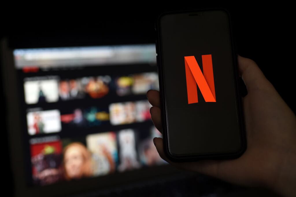 cobro cuenta añadida Netflix - factura miembro extra