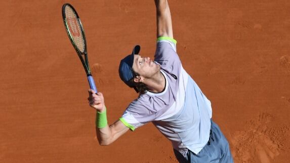 Nicolás Jarry triunfa en la segunda ronda del Masters 1000 de Montecarlo: Tsitsipas será su rival en octavos