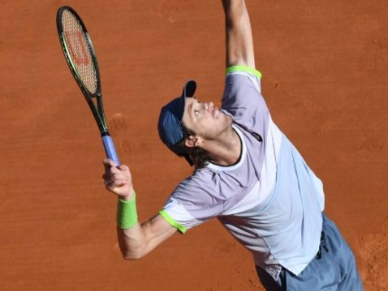 Nicolás Jarry triunfa en la segunda ronda del Masters 1000 de Montecarlo: Tsitsipas será su rival en octavos