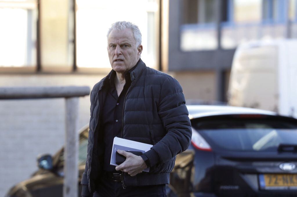 Peter de Vries llegando a tribunales de Ámsterdam en 2019