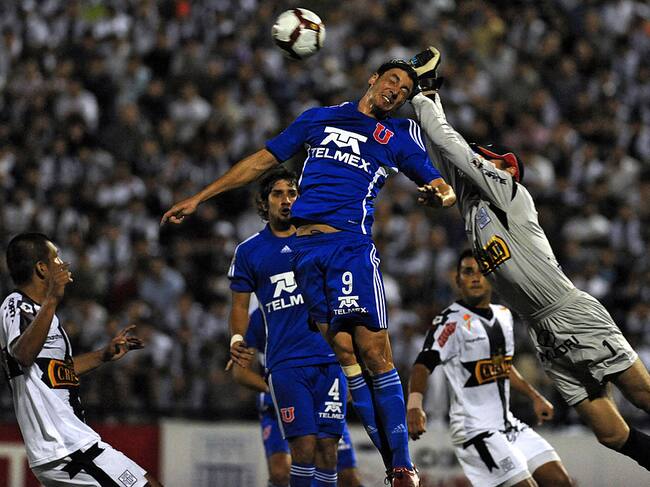 Forsyth enfrentando a Universidad de Chile en la Libertadores 2010