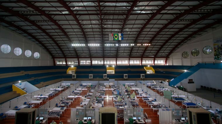 Hospital de campaña instalado en un gimnasio de la ciudad Santo Andre