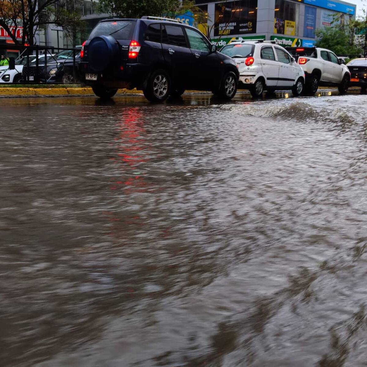 Tormenta en Santiago: revisa los puntos más complicado y los cortes de tránsito que afectan a la RM