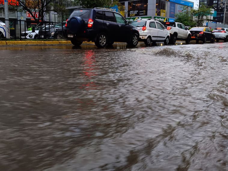 Fuertes lluvias afectan a la región metropolitana