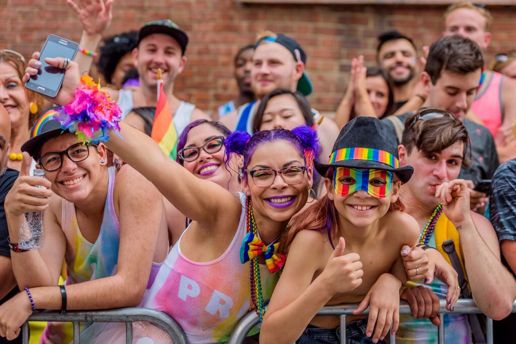 Festival del orgullo LGBT+ con latinos en Nueva York