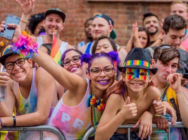 Festival del orgullo LGBT+ con latinos en Nueva York