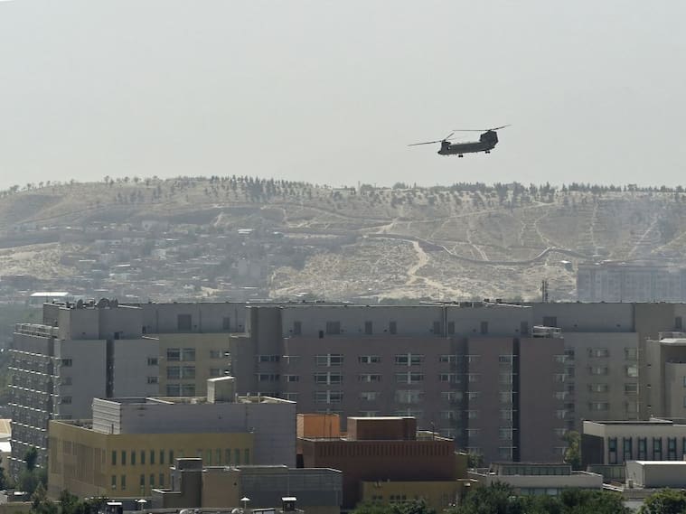 Helicóptero militar de EEUU llega a Kabul para el retiro de personal diplomático