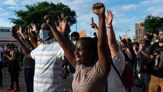 MINNEAPOLIS, MN - MAY 27: Protesters confront police outside the 3rd Police Precinct on May 27, 2020 in Minneapolis, Minnesota. Four Minneapolis police officers have been fired after a video taken by a bystander was posted on social media showing 46-year-old George Floyd's neck being pinned to the ground by an officer as he repeatedly said, "I can’t breathe". Floyd was later pronounced dead while in police custody after being transported to Hennepin County Medical Center. (Photo by Stephen Maturen/Getty Images)