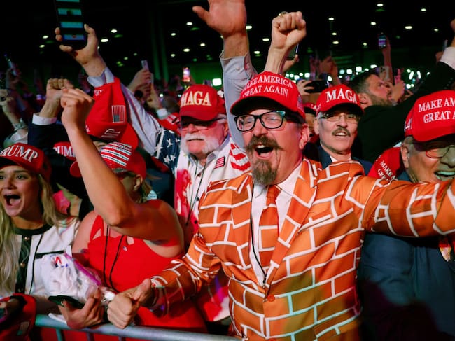 En el centro de convenciones Palm Beach en West Palm Beach de Florida celebran los seguidores de Donald Trump por las elecciones en Estados Unidos