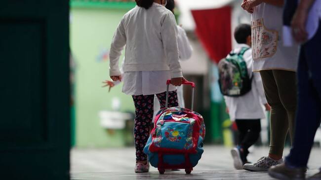 BUENOS AIRES, ARGENTINA - FEBRUARY 17: Schoolchildren enter the Provincia de Cordoba school on February 17, 2021 in Buenos Aires, Argentina. Students of the first years of elementary and secondary school, representing 47% of the total, resume on site lessons after one year of home schooling due to coronavirus pandemic. The rest of the students will return on the following weeks. Government announced strict protocols to prevent spread of the virus. (Photo by Marcos Brindicci/Getty Images)