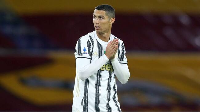 ROM, ITALY - SEPTEMBER 27: (BILD ZEITUNG OUT) Cristiano Ronaldo of Juventus looks dejected during the Serie A match between AS Roma and Juventus at Olimpico on September 27, 2020 in Rom, Italy. (Photo by Matteo Ciambelli/DeFodi Images via Getty Images)