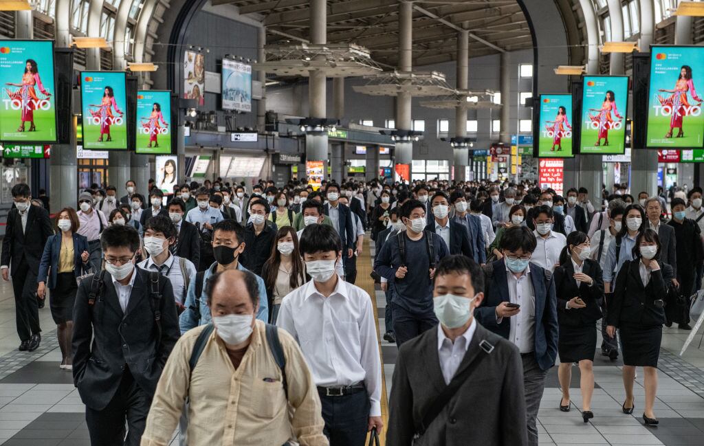 Los ciudadanos utilizan mascarillas en Japón