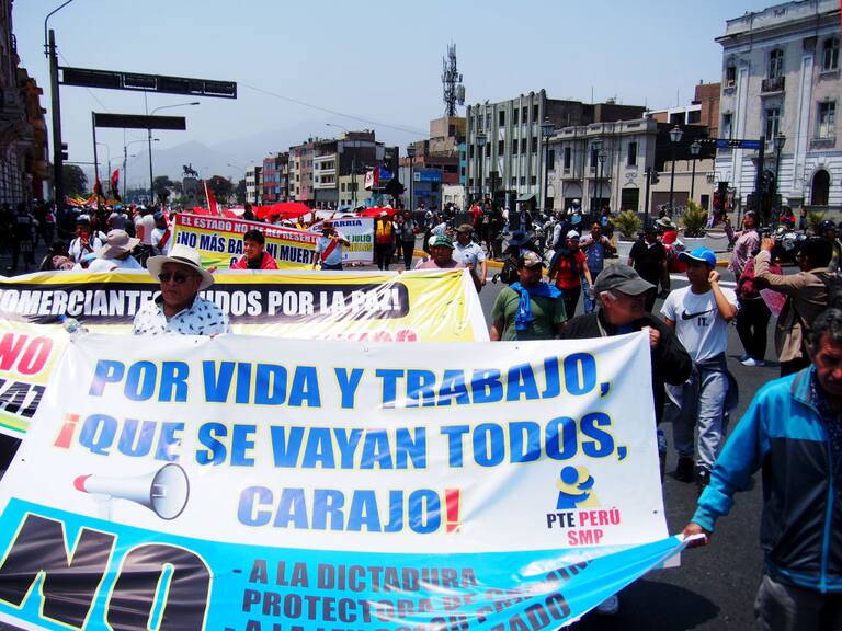 Gremios y universitarios salieron a movilizarse en la jornada de paro nacional en diferentes ciudades del Perú