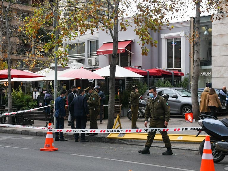 Por segunda vez y con disparos: sujetos asaltan tienda de Sarika Rodrik en Las Condes