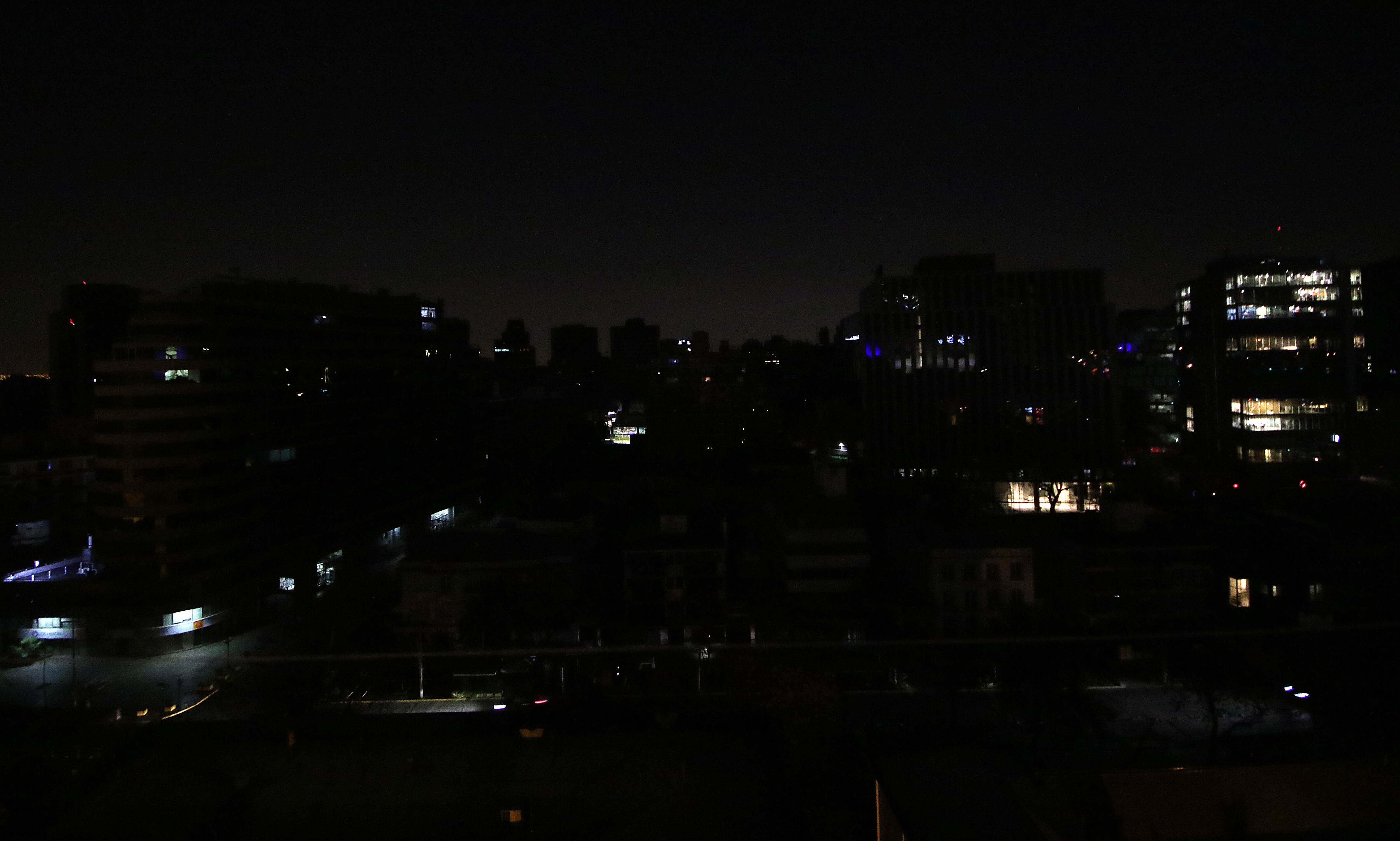 29 DE JULIO DE 2018/SANTIAGOCorte de electricidad afecta a esta hora a distintas comunas de la zona oriente de la capital. En las imagenes ProvidenciaFOTO: FRANCISCO CASTILLO D./AGENCIAUNO