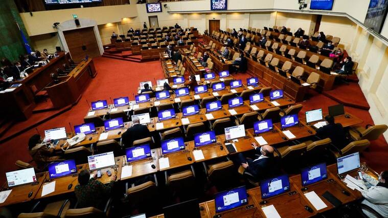 23 DE JUNIO DE 2020/VALPARAISOVista general de la sesion de la Camara de Diputados, en donde se discute el proyecto que extiende la esfera de protección al personal de las Fuerzas Armadas, que establece el Estatuto del Personal de las Fuerzas Armadas, frente a la denuncia por faltas a la probidad y otros delitos y consagra un procedimiento para ello.
FOTO: LEONARDO RUBILAR CHANDIA/AGENCIAUNO