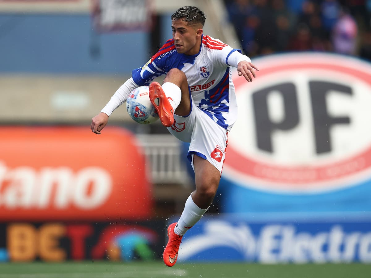 Club europeo envía oferta formal por Lucas Assadi: esto pide la U para dejarlo partir