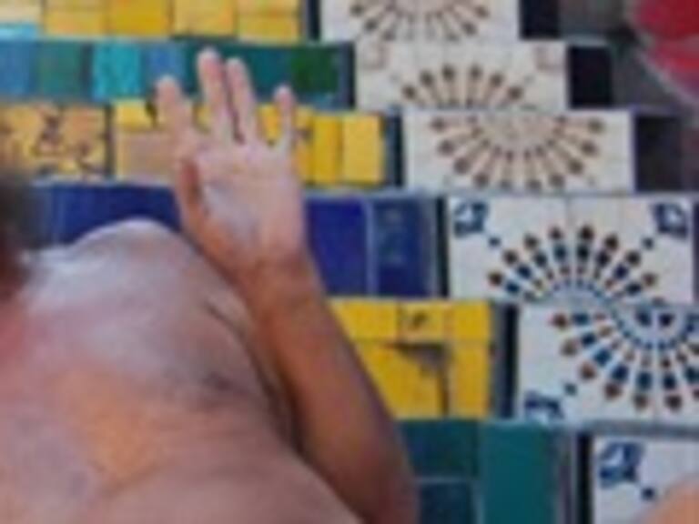 Artista chileno que »pintó» con azulejos de colores una escalera de Río de Janeiro fue encontrado muerto