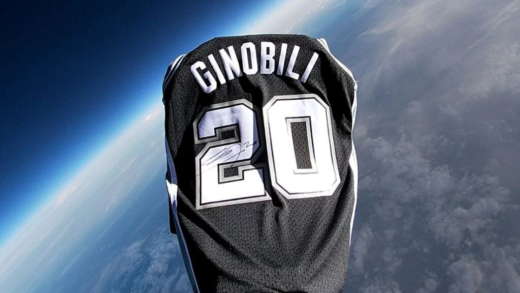 camiseta Manu Ginobili al espacio - NBA