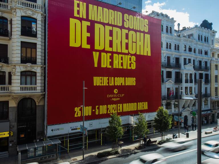 Copa Davis: Polémico lienzo fue desplegado en Madrid para promocionar el torneo