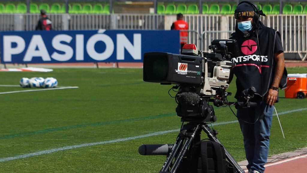 TNT Sports "marca terreno" ante la propuesta de la ANFP para vender derechos de TV del fútbol chileno en el extranjero