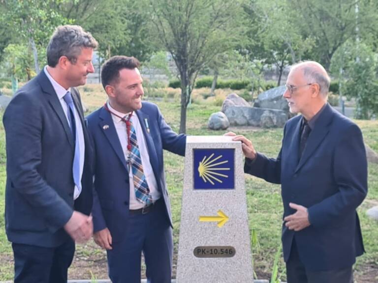 Chile instala el hito más austral del Camino de Santiago como Monumento Nacional