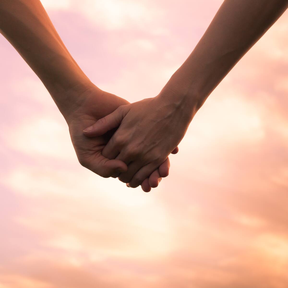 ¿El nuevo “martes de pololeo”? Así es el particular taller religioso que ayuda a parejas a “fortalecer” su relación a través de Dios