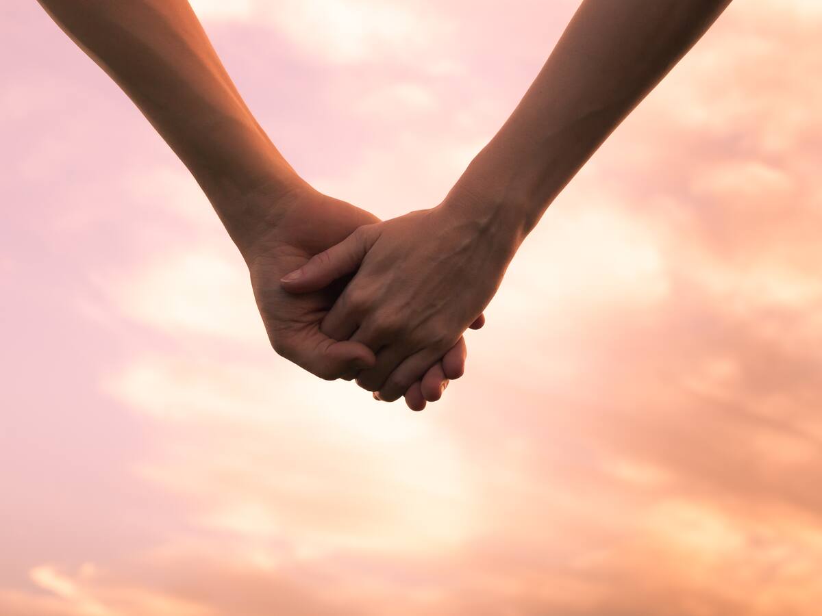¿El nuevo “martes de pololeo”? Así es el particular taller religioso que ayuda a parejas a “fortalecer” su relación a través de Dios