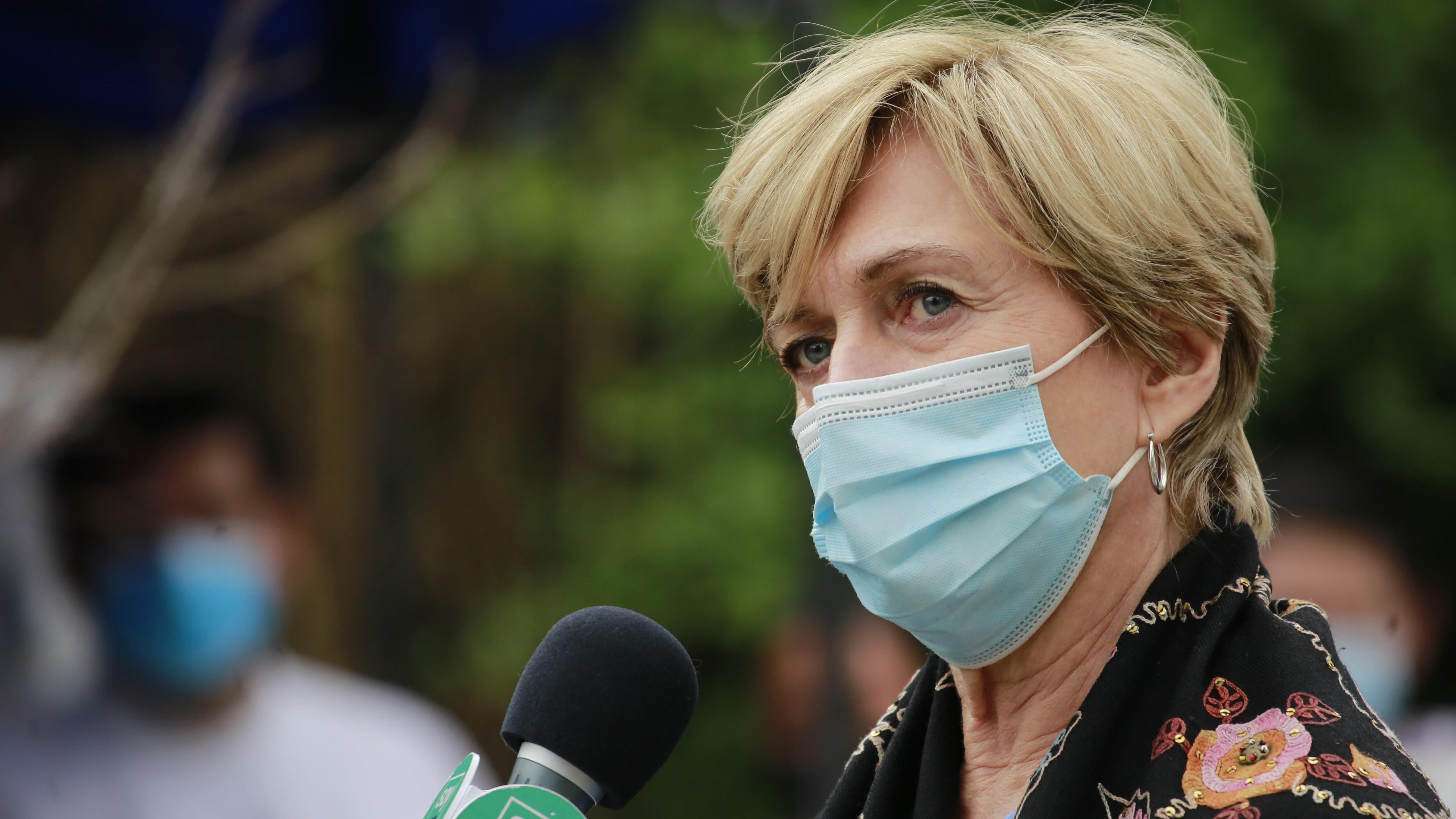 20 de Octubre de 2021/SANTIAGO LA alcaldesa de Providencia Evelyn Matthei participa en el anuncio de Junaeb del cambio en la alimentación de los estudiantes, estos comenzarán a recibir leche líquida en reemplazo de la fórmula láctea que tradicionalmente recibían en el Programa de Alimentación Escolar (PAE).
FOTO KARIN POZO/AGENCIAUNO