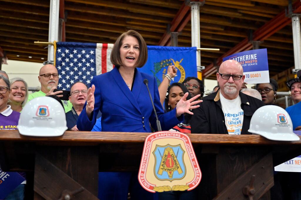 La demócrata Catherine Cortez Masto celebra su triunfo senatorial en Nevada