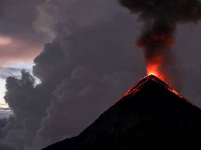 El volcán del Fuego durante una de sus últimas erupciones en Guatemala