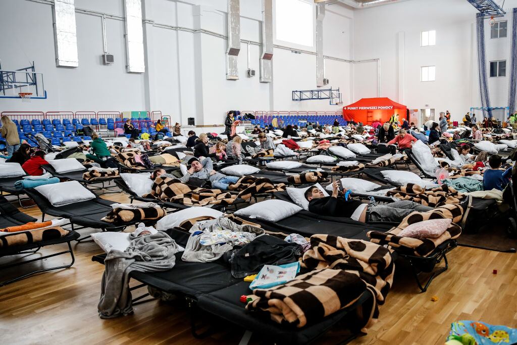 La ciudades polacas como Przemysl instalan centros para refugiados de Ucrania