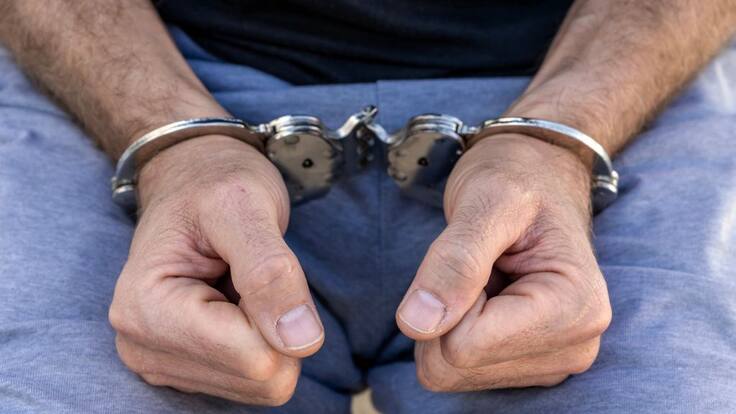 Hombre es detenido tras golpiza a su pareja embarazada de siete meses