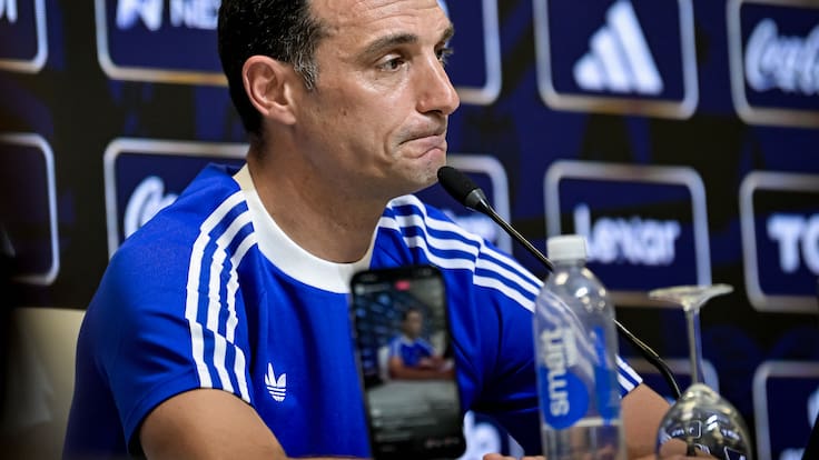 Lionel Scaloni abandona conferencia de prensa al comentar la dura lesión de seleccionado argentino