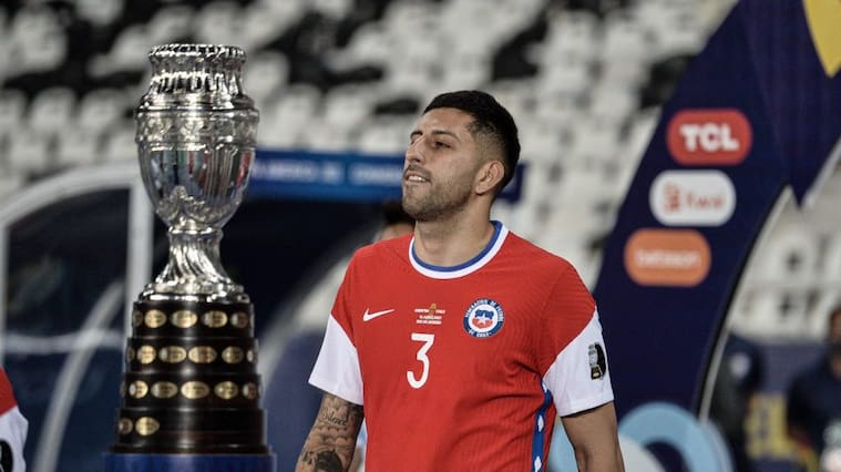 14 DE JUNIO DE 2021/RIO DE JANEIRO, BRASIL Guillermo Maripan, durante el partido valido por el grupo A de la Conmebol Copa América 2021, entre Argentina y Chile, disputado en el Estadio Nilton Santos de Rio de Janeiro, Brasil.
FOTO: NAYRA HALM/FOTOARENA/AGENCIAUNO