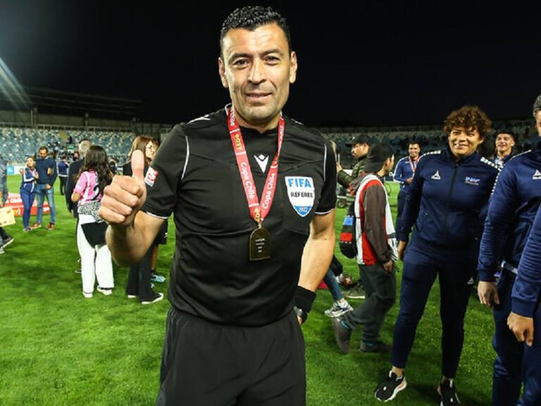 La emoción de Roberto Tobar tras retirarse del arbitraje: «Es muy fuerte la despedida y dejar el terreno de juego»