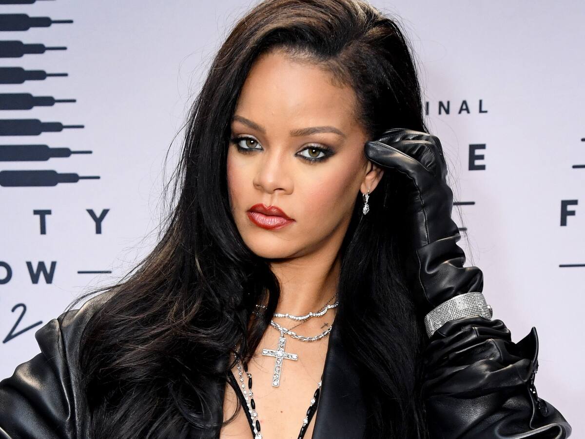 Rihanna se disculpó con la comunidad musulmana por utilizar canción ofensiva en su show de moda