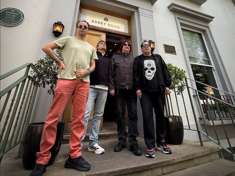 Los Tres completan nuevo disco en Abbey Road y lo celebran con show sold out en Londres