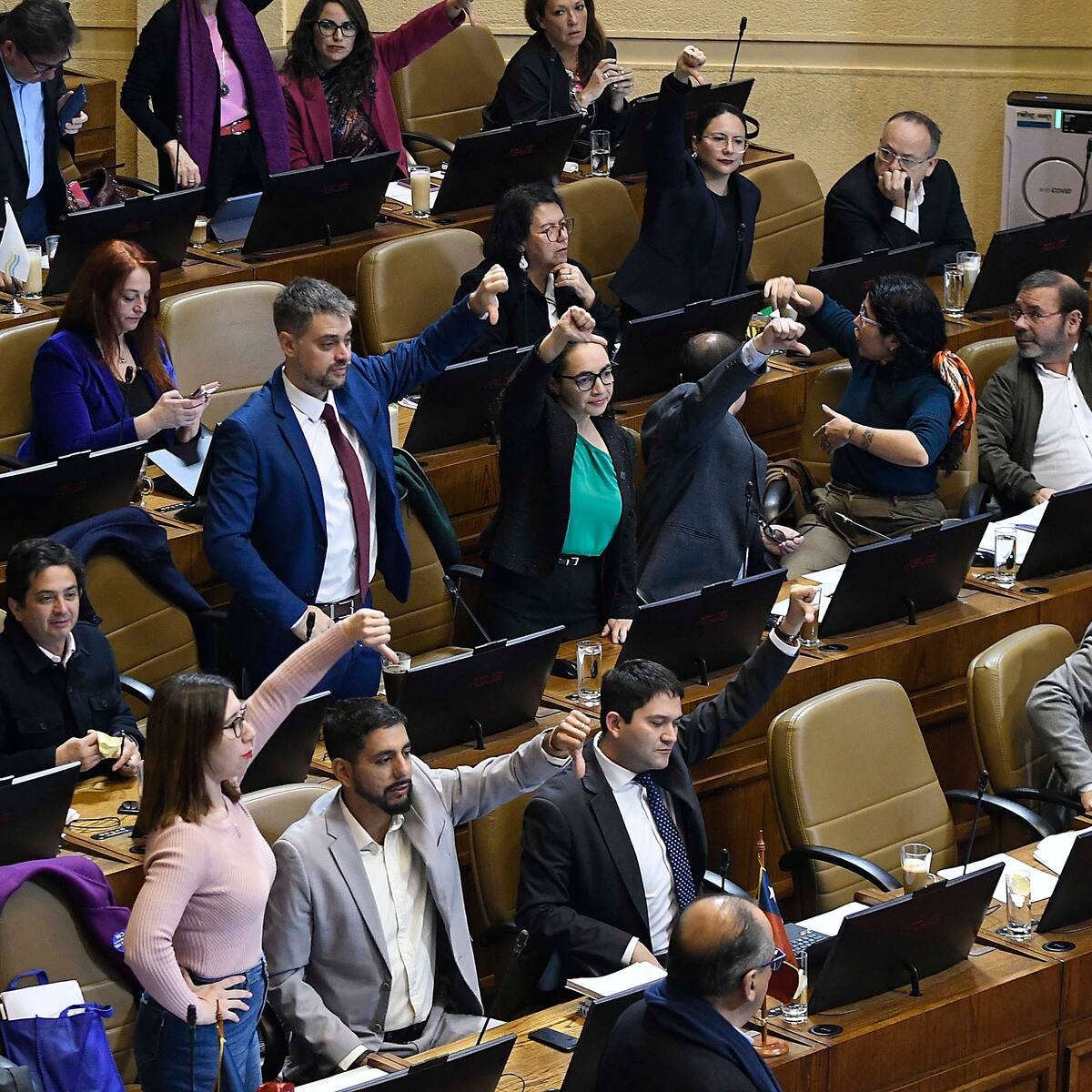 Quiroz frenó la celebración: la jugada del FA por la Sala Cuna Universal que descolocó a Hacienda en plena megarreforma