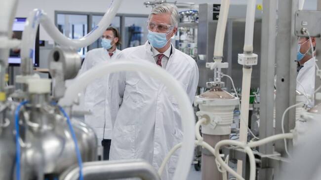PUURS, BELGIUM - MARCH 30: King Philippe of Belgium visits the Pfizer-BioNTech vaccine production site on March 30, 2021 in Puurs, Belgium. The pharmaceutical group Pfizer is finalising its mRNA-type vaccine on this site, before shipping the vials to 176 countries around the world. The new SKID machine, which encapsulates the active substance of the vaccine in lipids to ensure its efficient functioning, is also presented to the King. King Philippe meets the management and workers of the company and discusses the important efforts made in Puurs to ensure the production of vaccines for many countries including Belgium. (Photo by Stephanie Lecocq - Royal Belgium Pool/Getty Images)