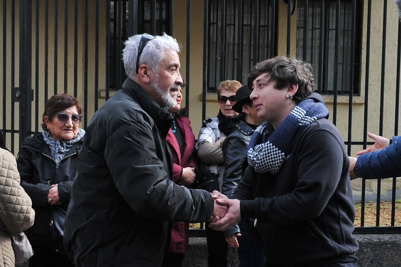 15 DE JULIO DEL 2024 / SANTIAGO El comediante nacional, Memo Búnker, durante su asistencia a velorio.
Velorio del humorista Claudio Reyes, en la Capilla Castrense de Providencia, quien falleció a los 64 producto de un infarto.
FOTO: VICTOR HUENANTE / AGENCIAUNO