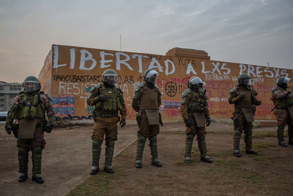 Fuerzas Especiales de Carabineros custodian el centro de Santiago