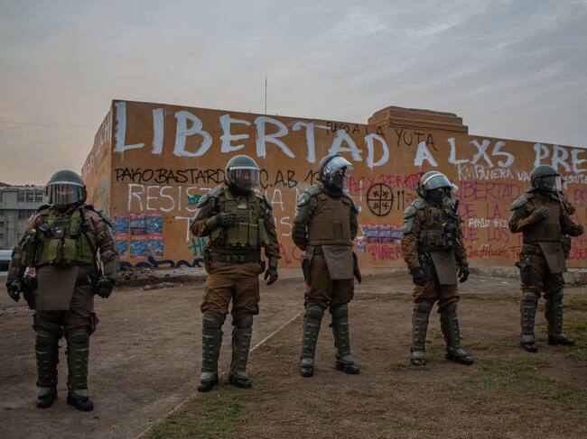 Fuerzas Especiales de Carabineros custodian el centro de Santiago